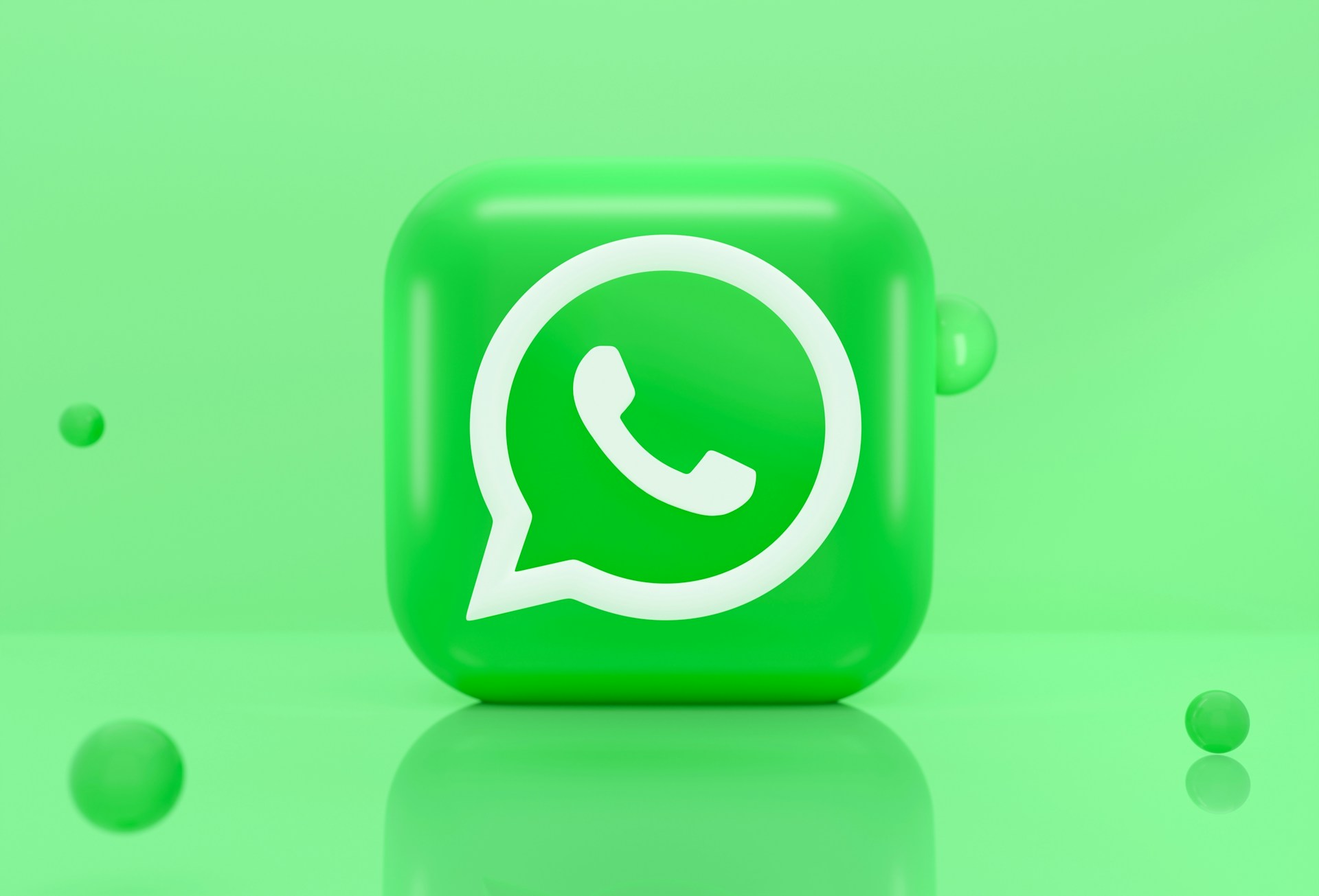 You can thus personalize the colors and themes in WhatsApp chats